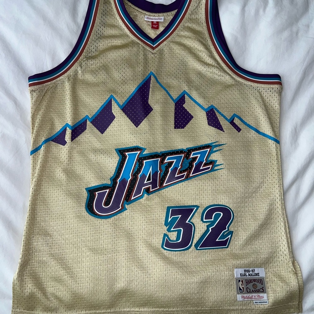 Utah Jazz Gold M&N Karl Malone Swingman Jersey | Men’s Size Medium